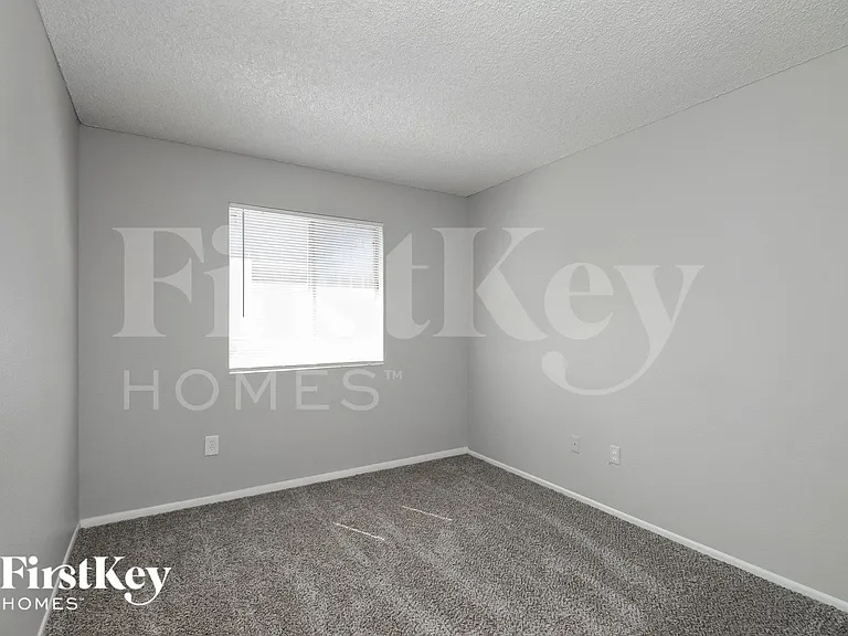 5909 S Palm Dr — Photo 11