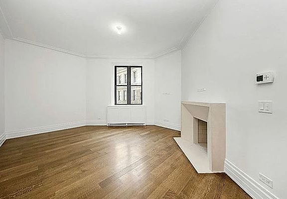 4th image of 235 W 75th St #707