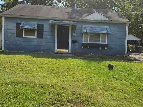 312 Oak Tree Dr, Saint Louis, MO 63119