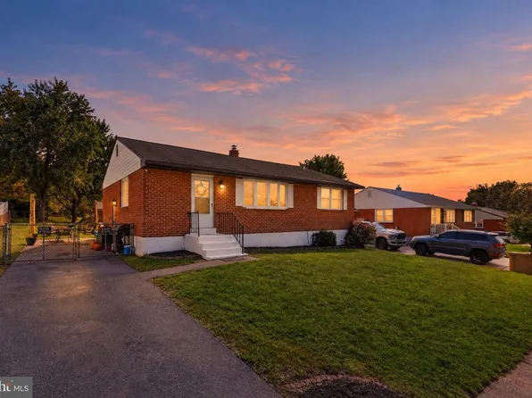 32 Tiverton Cir, Newark, DE 19702