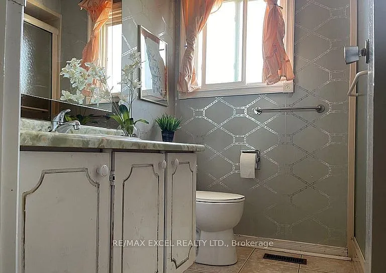44 Applemore Rd W — Photo 10