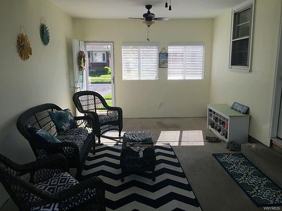 4th image of 7218 Frontier Ave