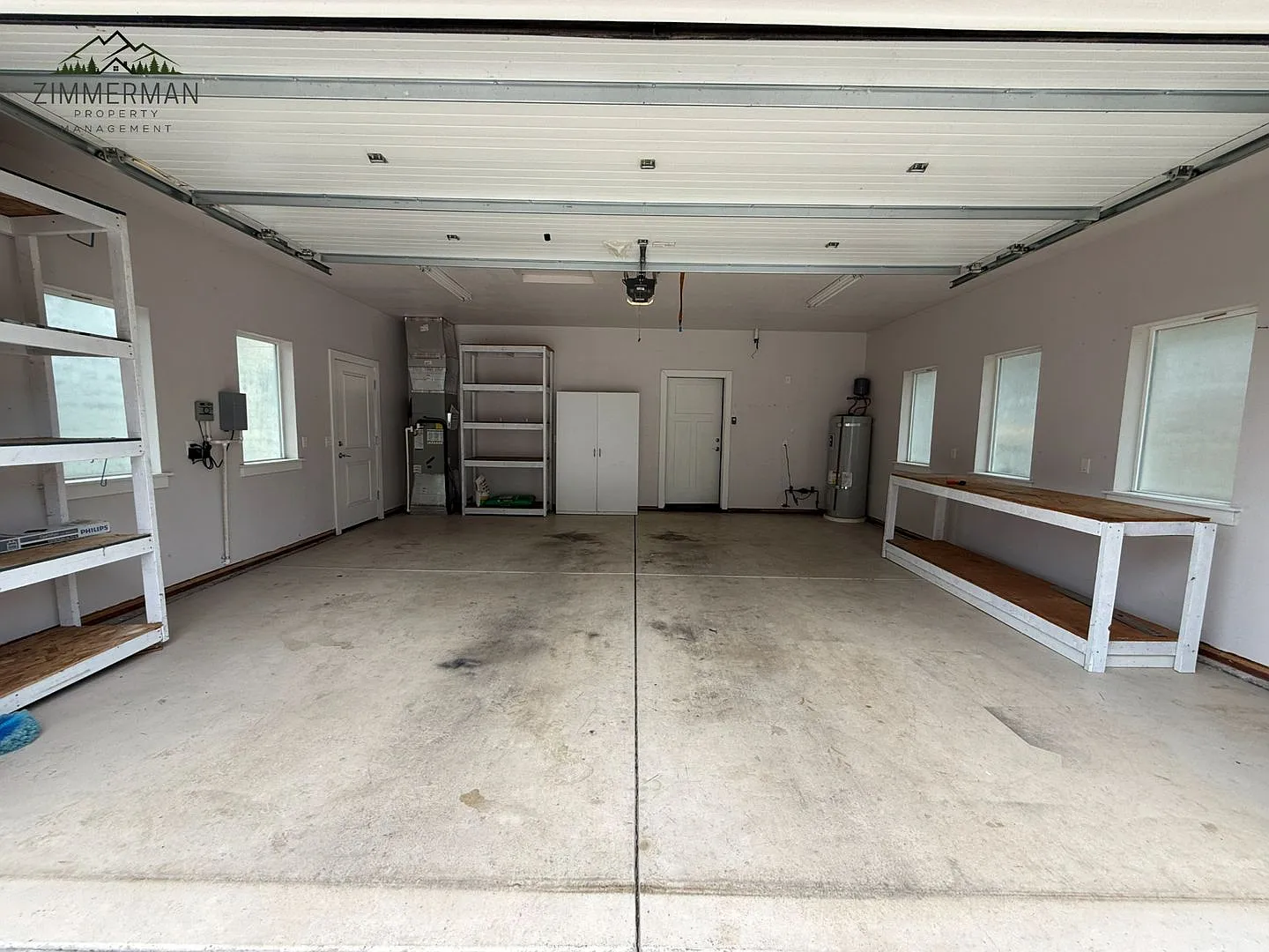 Beautiful 3 bed Home in Lowell — Photo 3