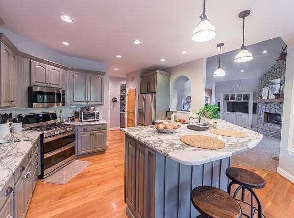 3rd image of 260 Avawam Dr
