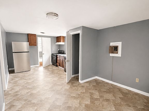 3rd image of 735 Burden Ave #2