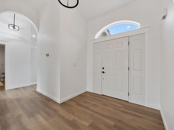 4th image of 5401 Holly Way