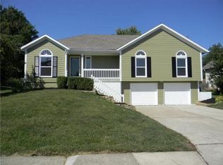 1202 SE 5th Ter, Lees Summit, MO 64063