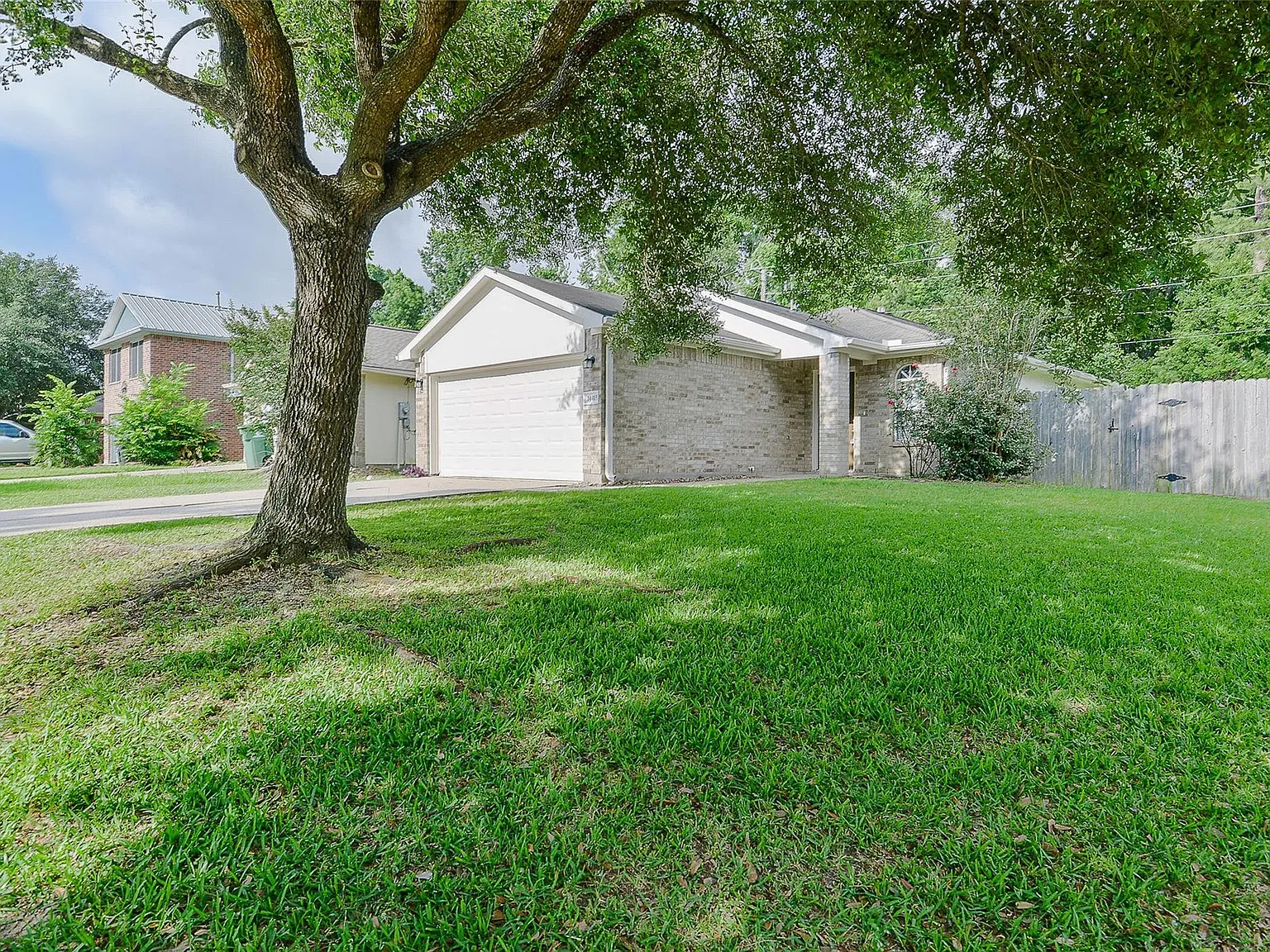 3 bed, 2.0 bath, 1305 sqft, $1,725 — Photo 2