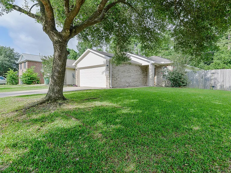24415 Strong Pine Dr — Photo 2