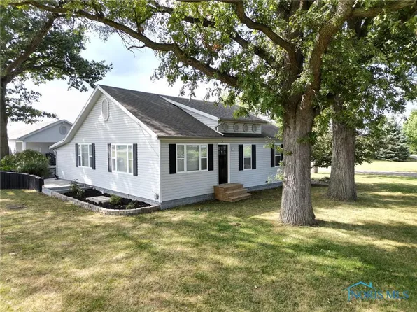 220 S Cousino Rd, Oregon, OH 43616