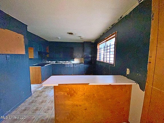 2nd image of 589 Heatherwood Dr