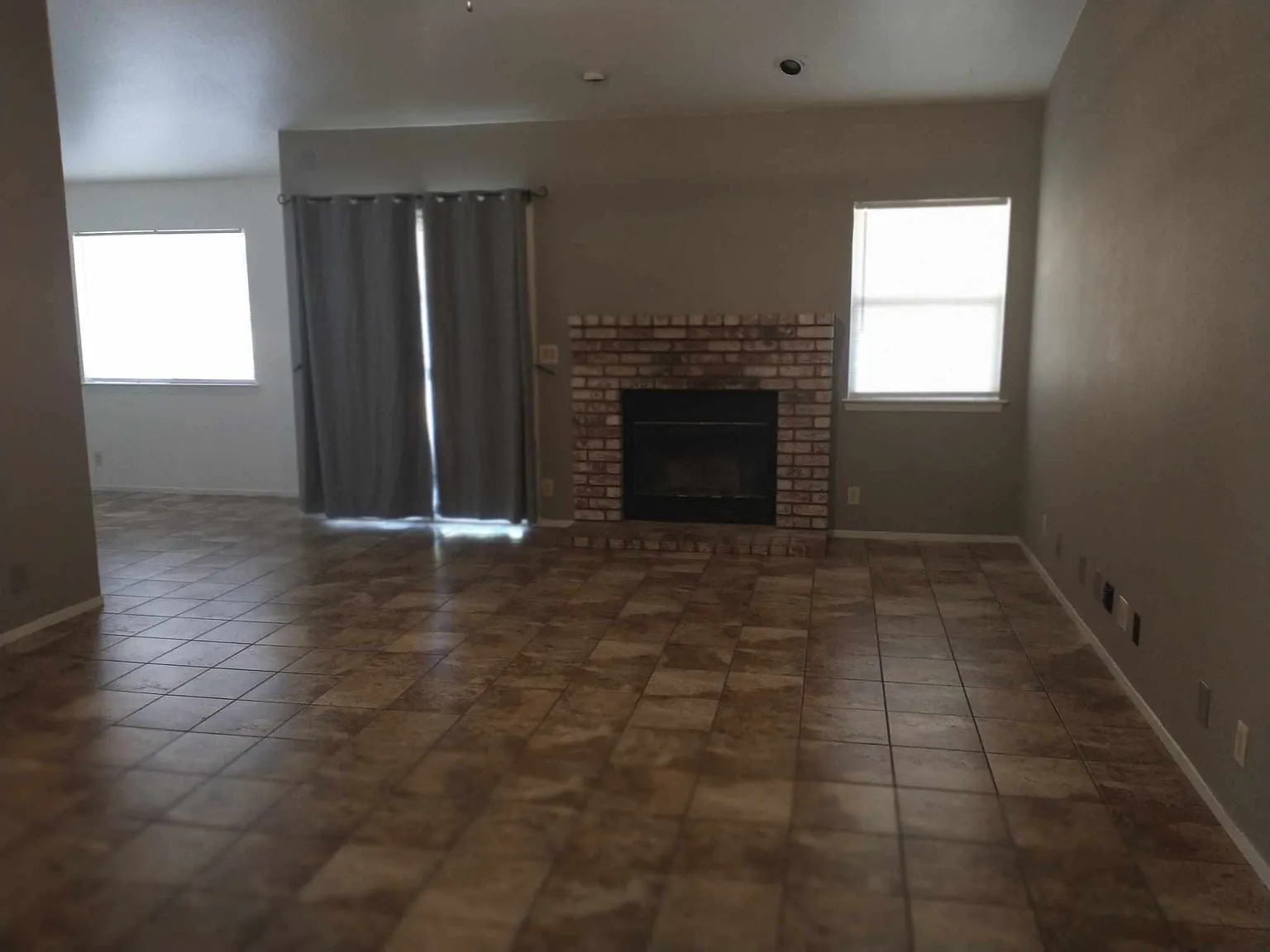 3 bed, 1345 sqft, $2,100 — Photo 2