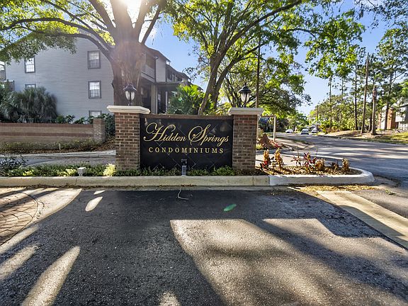 2nd image of 682 Youngstown Pkwy APT 334