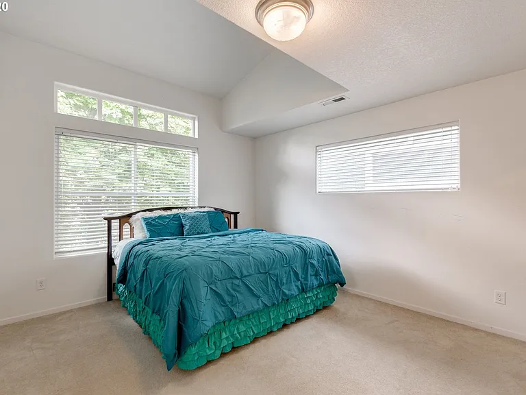 2232 NE Redelfs Way — Photo 15