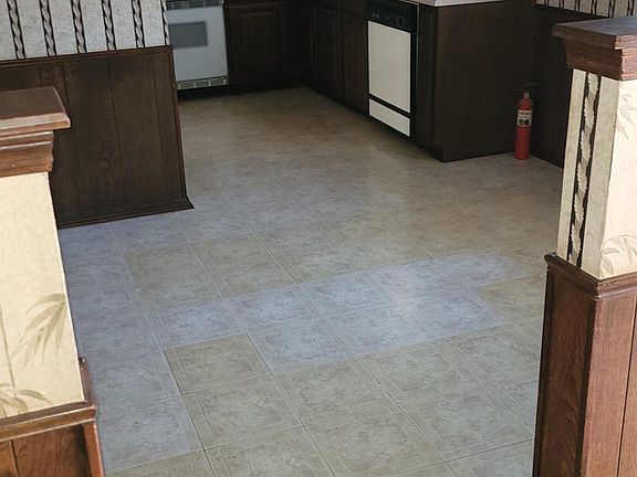 3rd image of 1115 Oakwood Dr
