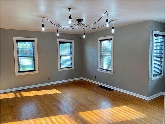 5th image of 2221 Highland Ave