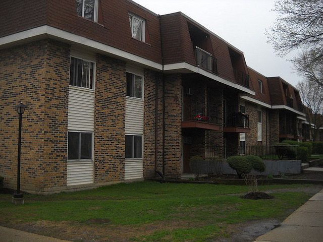 1st image of 585 Hill Dr