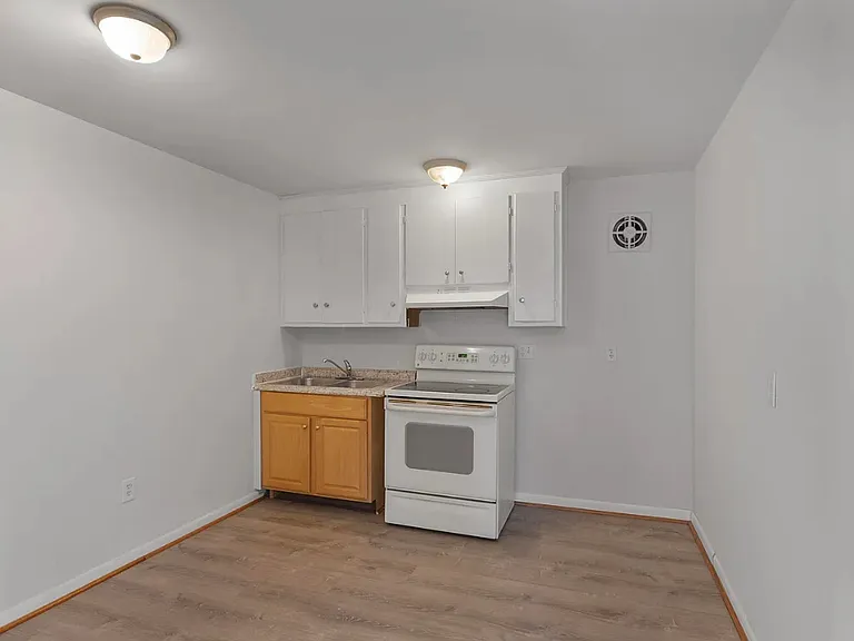 106 Commonwealth Cir — Photo 5