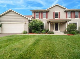 9116 Trotters Ln, Woodbury, MN 55125