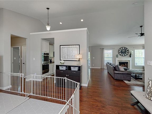 5th image of 6437 Silver Maple Way