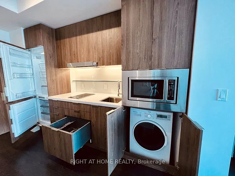 215 Queen St W #2407 — Photo 3