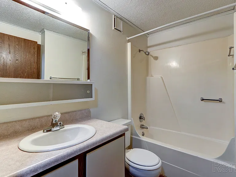 Easton Ridge Apartments — Photo 7