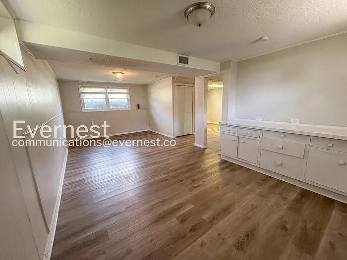11912 Beacon Ave — Photo 10