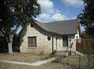 714 S Elm St, Junction, TX 76849
