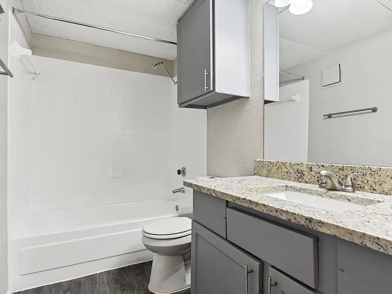 Blakely Apartments — Photo 28