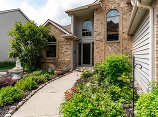 2208 Point Wood Rd, Fort Wayne, IN 46818