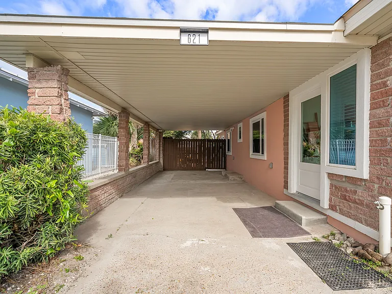 621 Albatross St — Photo 18