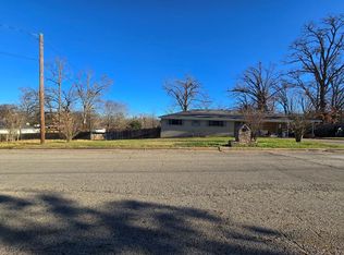 118 Hillcrest Dr, Palestine, TX 75801