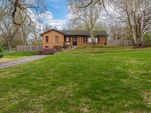 5th image of 701 Coolidge Pl