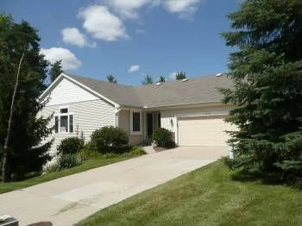 6498 Highland Ridge Dr, East Lansing, MI 48823