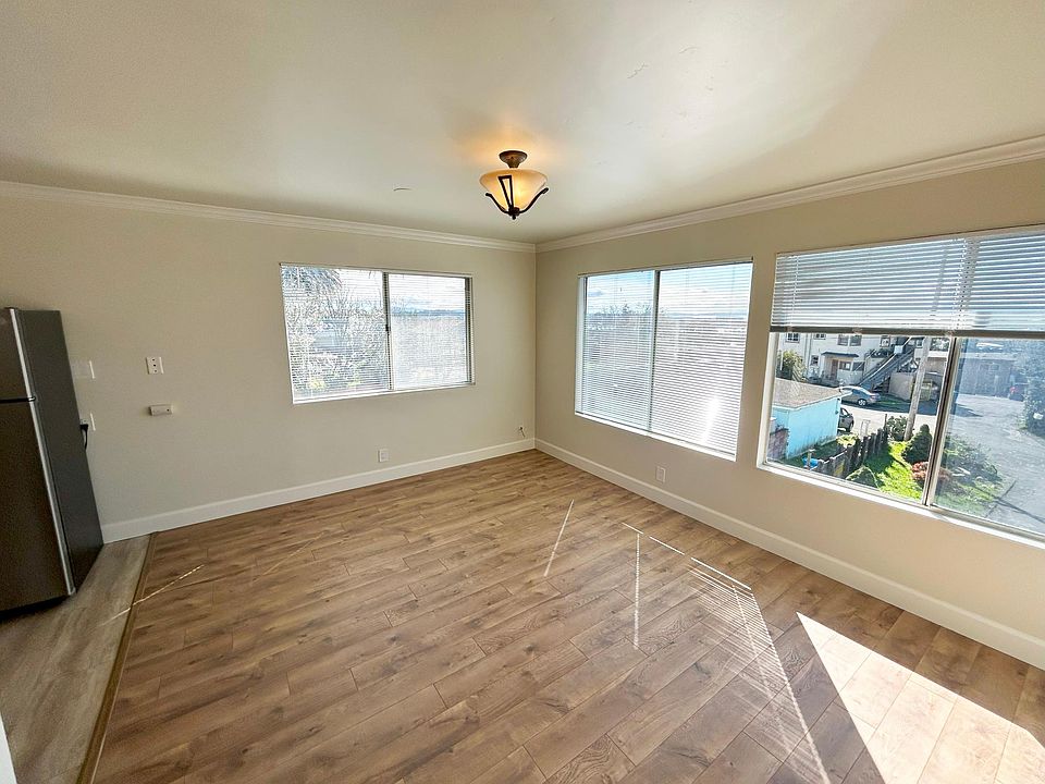 1st image of 110 Hilborn St #8
