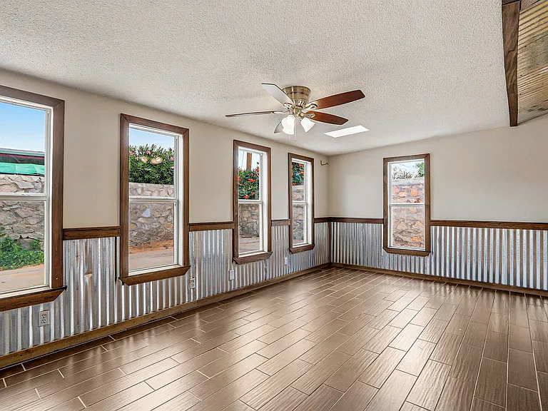 8700 Cielo Vista Dr — Photo 3