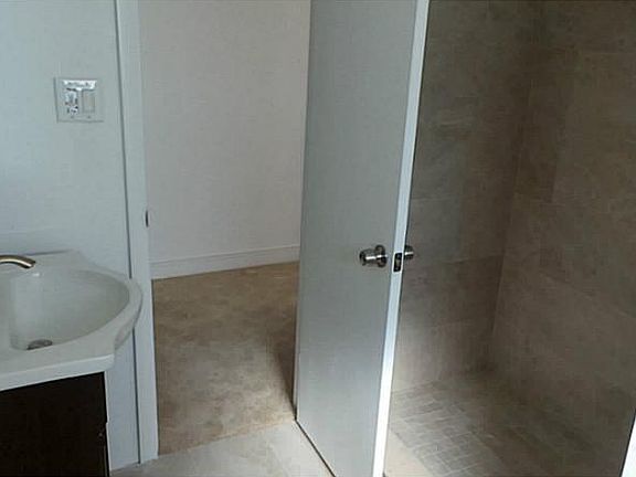 5th image of 1300 SE 1st St