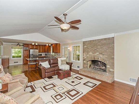 2nd image of 3401 Camelot Dr