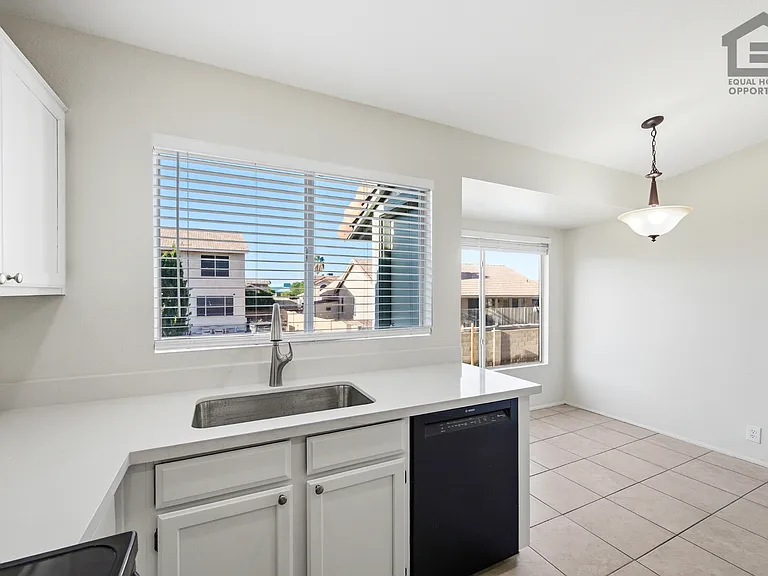 7202 W Corrine Dr — Photo 15