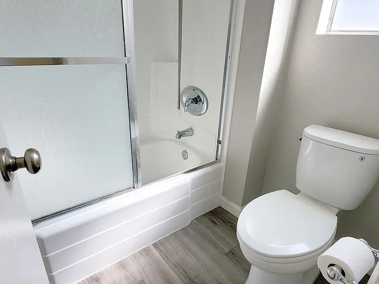 1018 E Lexington Ave — Photo 12