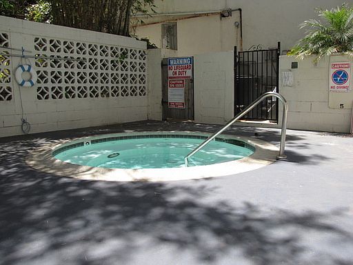 4th image of 4174 3rd Ave APT 33