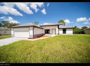 1025 Cedartree Ave W, Lehigh Acres, FL 33971