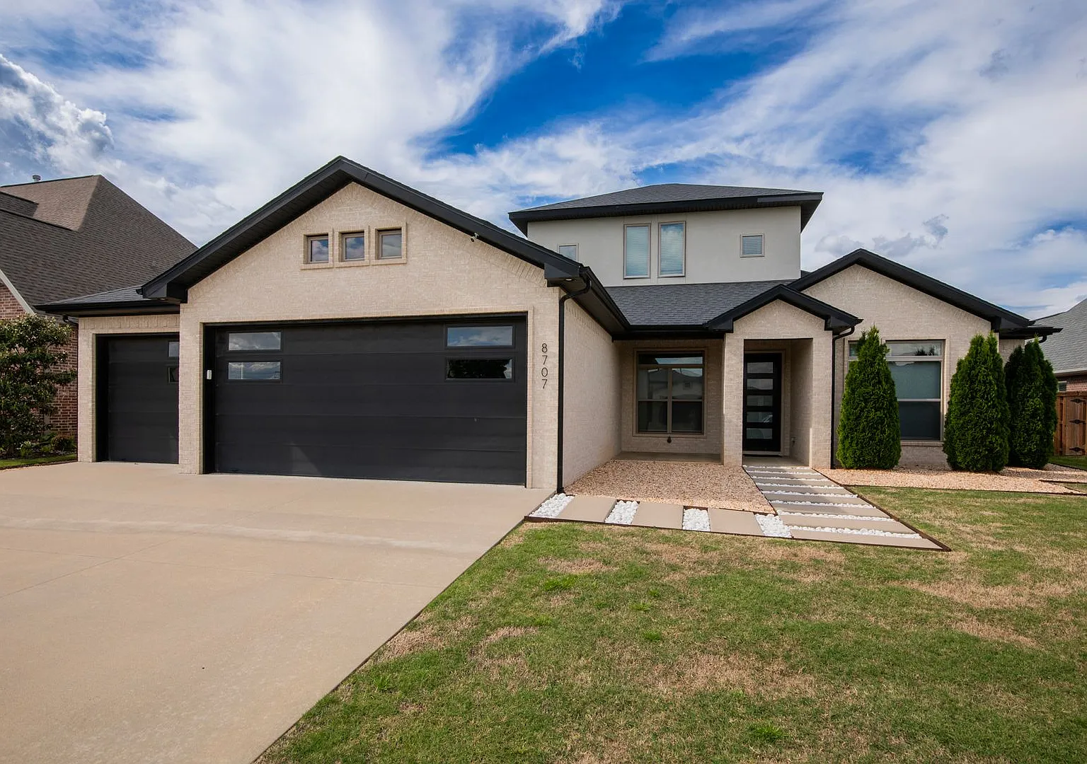 Stunning Home in a Private Gated Community — Photo 2