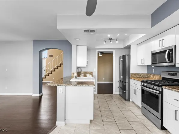 6124 Warm River Rd, Las Vegas, NV 89108