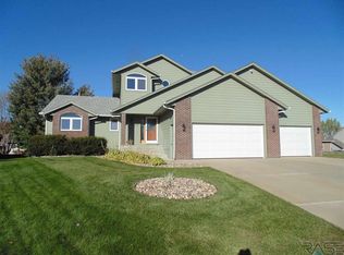 6025 W Winterberry Cir, Sioux Falls, SD 57106