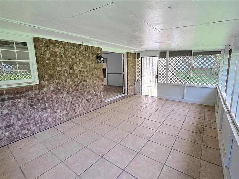 6684 Londonderry Dr — Photo 17