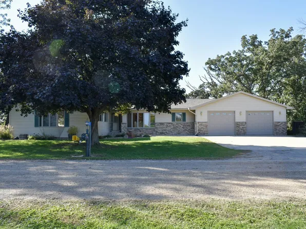 3425 Hoeger Ln, Albert Lea, MN 56007