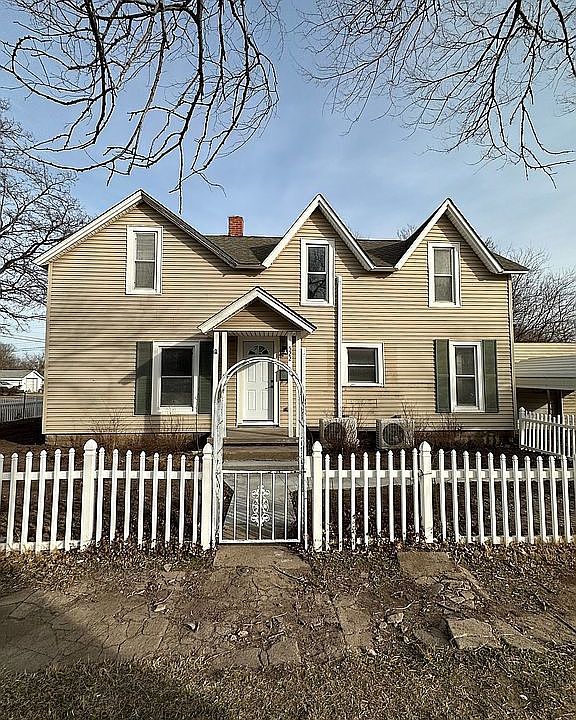 1st image of 522 N Main St