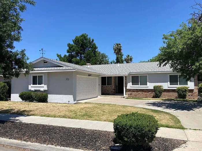 1429 Montclair Dr photo 1