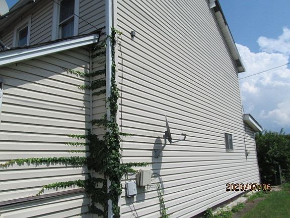 2nd image of 115 Ohio St